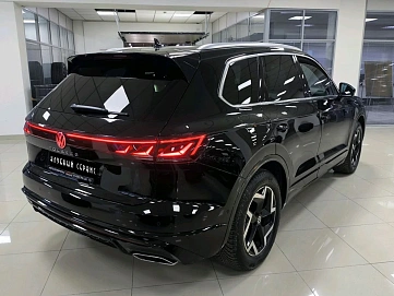 Volkswagen Touareg, 2025г, полный привод, автомат