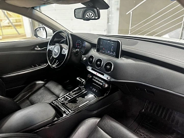 Kia Stinger, 2018г, полный привод, автомат
