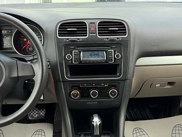 Volkswagen Golf, 2010г, передний привод, робот