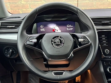 Skoda Superb, 2022г, передний привод, робот