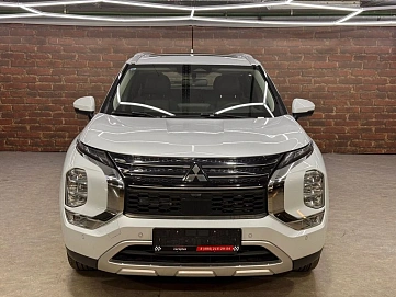 Mitsubishi Outlander, 2024г, передний привод, вариатор