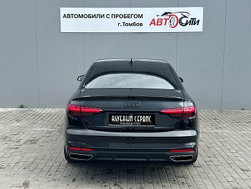 Audi A4, 2021г, передний привод, робот
