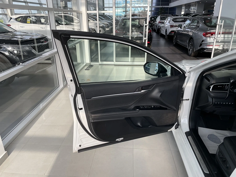 Toyota Camry, 2020г., передний привод, автомат
