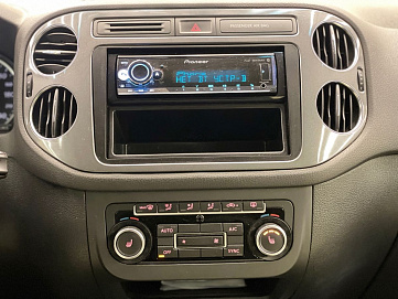Volkswagen Tiguan, 2012г, передний привод, робот