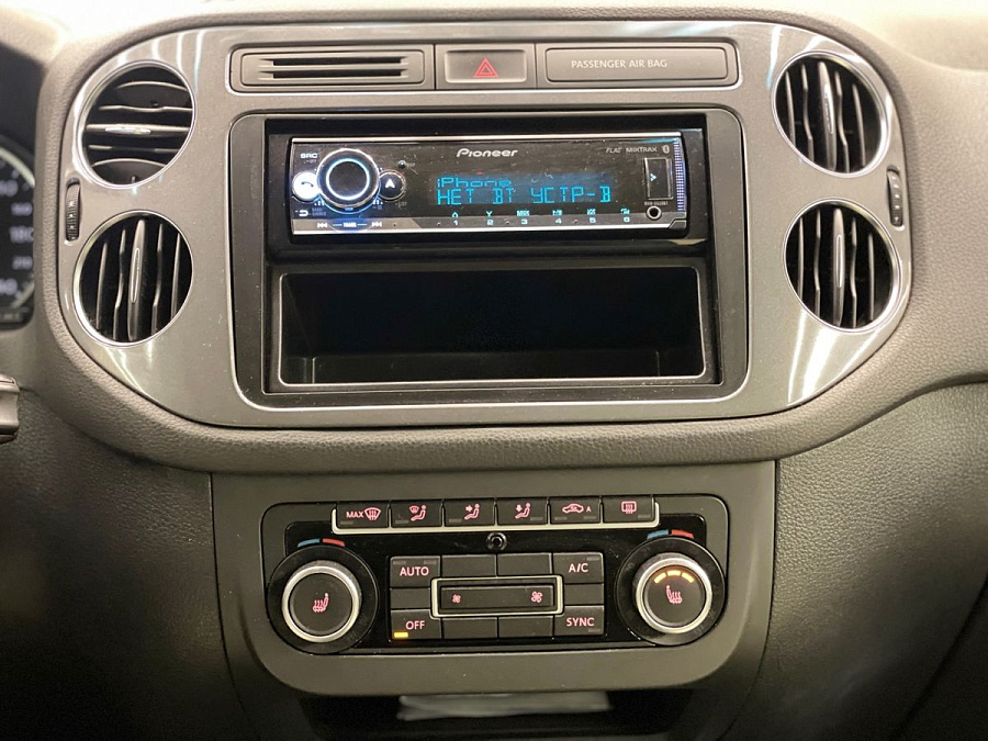 Volkswagen Tiguan, 2012г., передний привод, робот