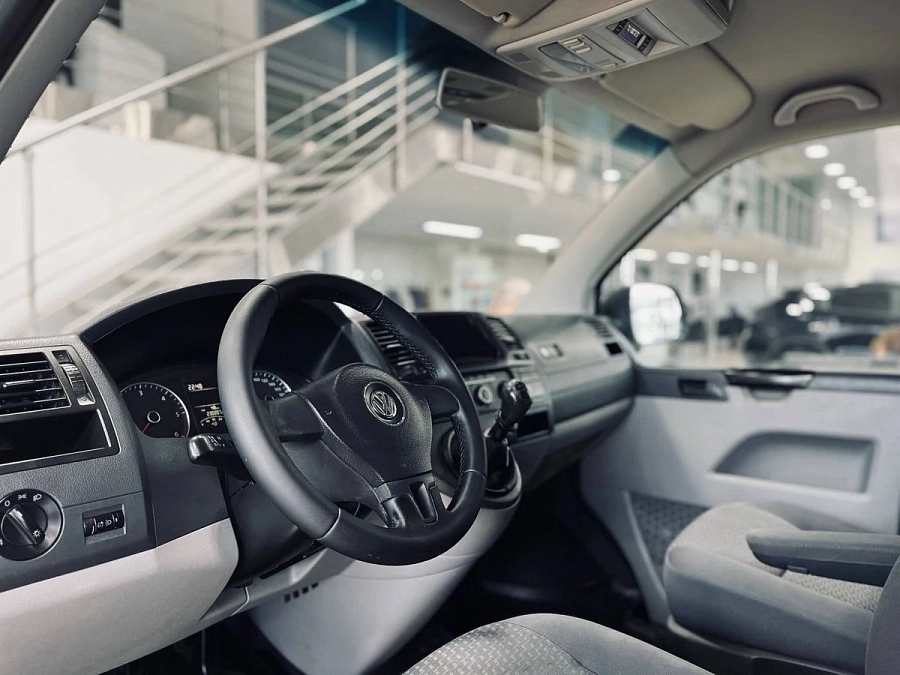 Volkswagen Caravelle, 2012г., передний привод, механика