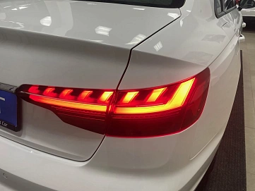 Audi A4, 2020г, передний привод, робот