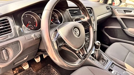 Volkswagen Golf, 2019г, передний привод, робот