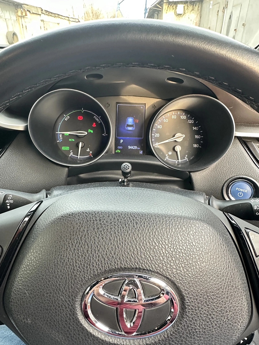 Toyota C-HR, 2018г., передний привод, вариатор