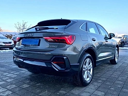 Audi Q3, 2022г, передний привод, робот