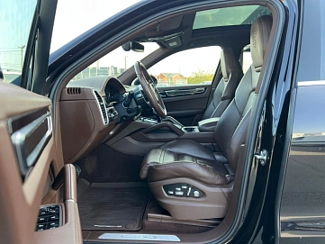 Porsche Cayenne, 2018г, передний привод, автомат