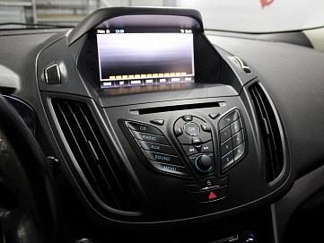 Ford Kuga, 2015г, передний привод, автомат