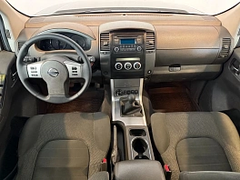 Nissan Pathfinder, 2012г, передний привод, механика