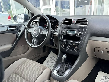 Volkswagen Golf, 2010г, передний привод, робот