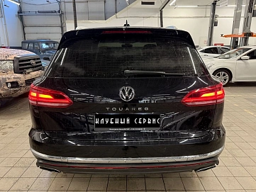 Volkswagen Touareg, 2021г, полный привод, автомат