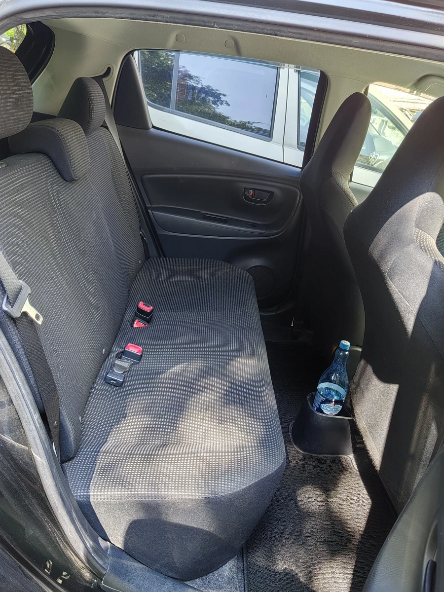 Toyota Vitz, 2015г., передний привод, вариатор