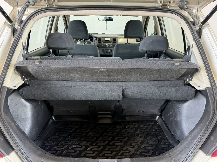 Nissan Tiida, 2012г., передний привод, автомат