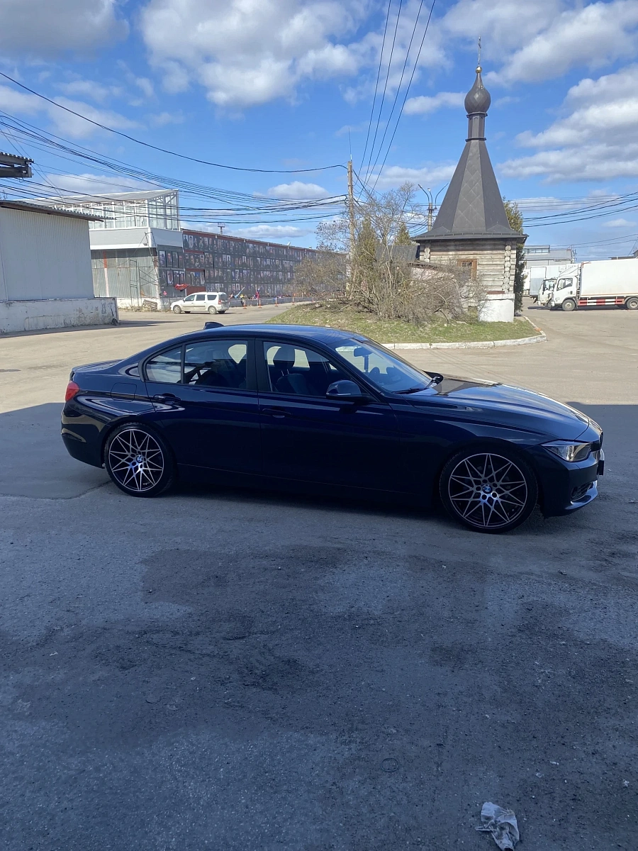 BMW 3 серии, 2013г., задний привод, автомат