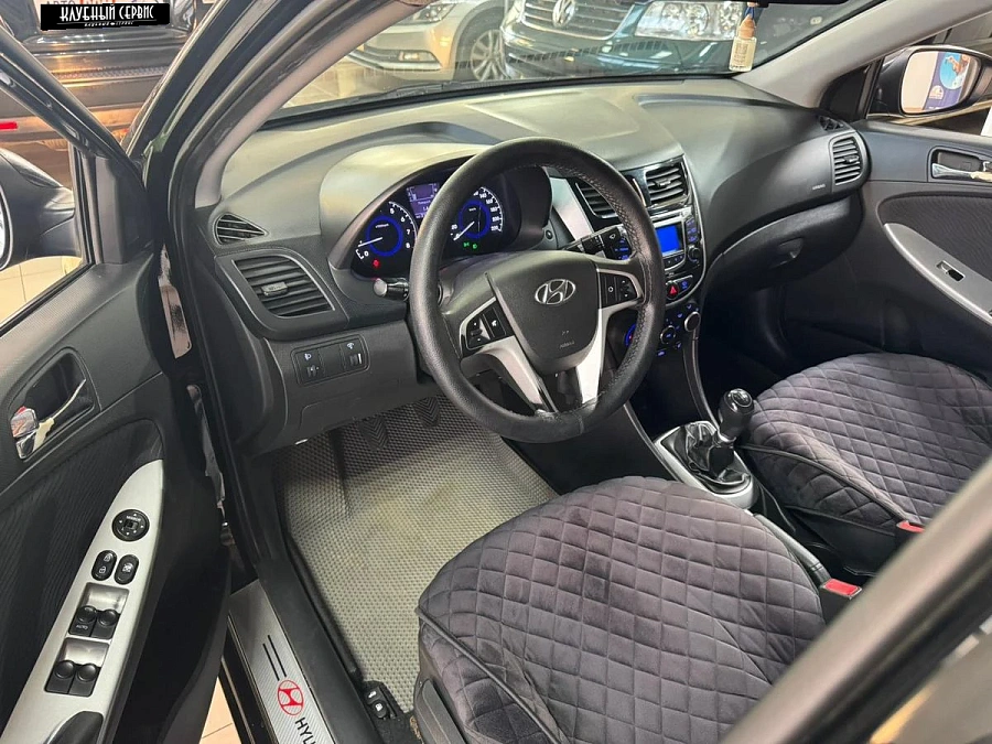 Hyundai Solaris, 2012г., передний привод, механика