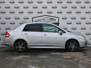 Nissan Tiida, 2010г, передний привод, автомат