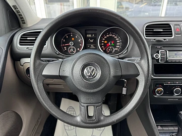Volkswagen Golf, 2010г, передний привод, робот