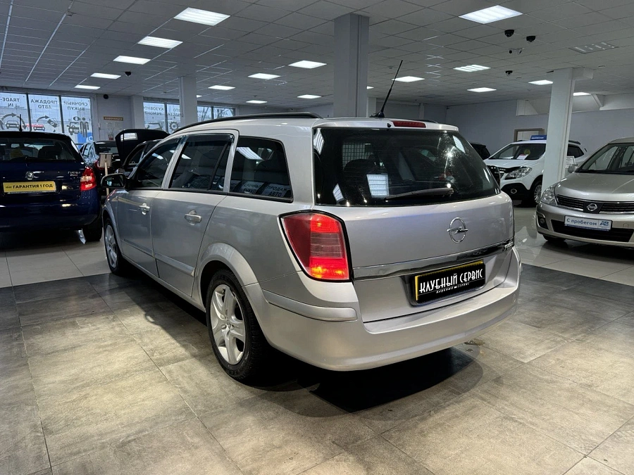 Opel Astra, 2008г., передний привод, механика