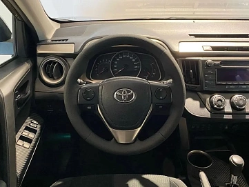 Toyota RAV4, 2015г, передний привод, автомат