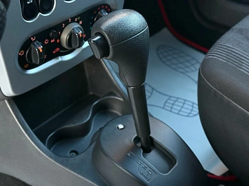 Renault Logan, 2011г, передний привод, автомат