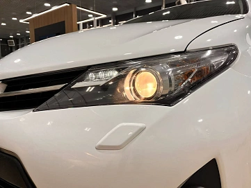 Toyota Auris, 2013г, передний привод, вариатор
