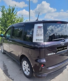 Toyota Sienta, 2011г, передний привод, вариатор