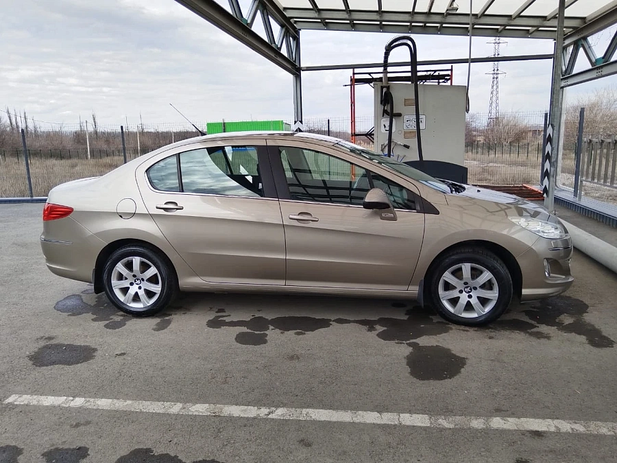 Peugeot 408, 2013г., передний привод, механика