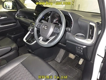 Toyota Noah, 2022г, полный привод, вариатор
