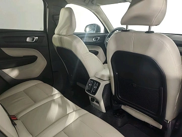 Volvo XC40, 2021г, полный привод, автомат