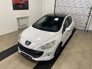 Peugeot 308, 2010г, передний привод, механика
