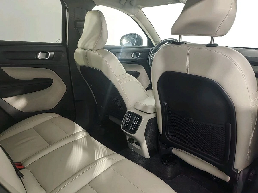 Volvo XC40, 2021г., полный привод, автомат