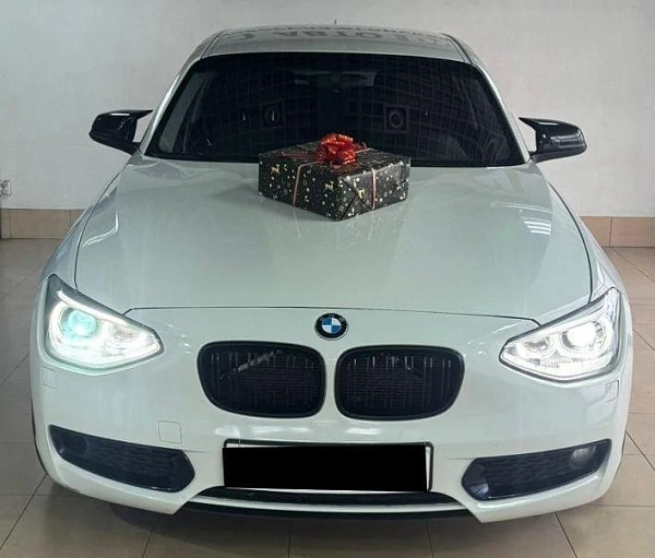 BMW 1 серии, 2012г., задний привод, автомат