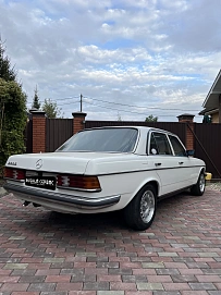 Mercedes-Benz W123, 1985г, задний привод, механика