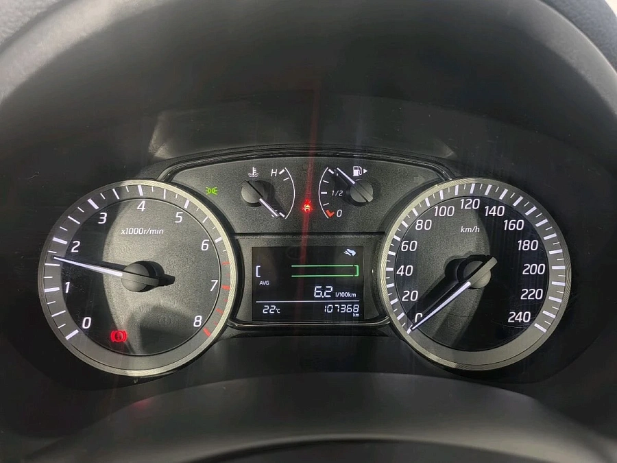 Nissan Tiida, 2015г., передний привод, механика