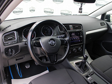 Volkswagen Golf, 2019г, передний привод, механика