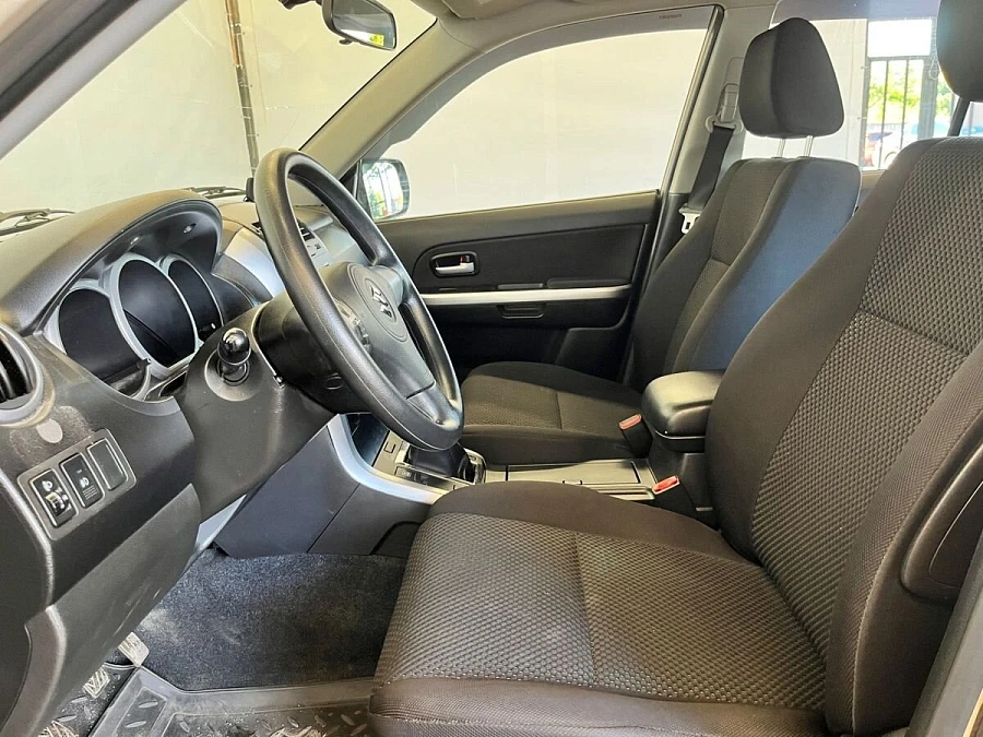 Suzuki Grand Vitara, 2011г., полный привод, механика