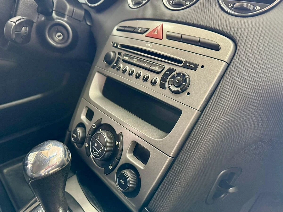 Peugeot 308, 2008г., передний привод, автомат