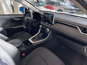 Toyota RAV4, 2020г, передний привод, вариатор