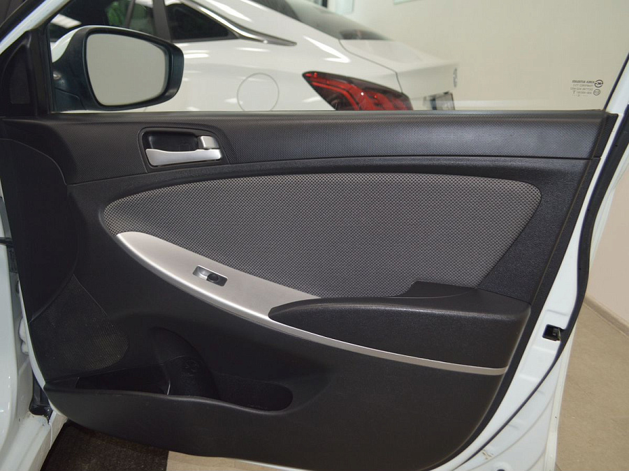 Hyundai Solaris, 2012г., передний привод, механика