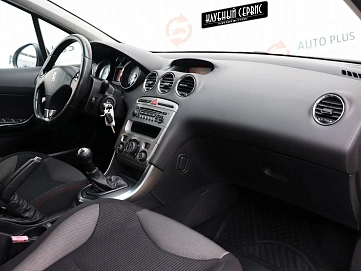 Peugeot 308, 2011г, передний привод, механика
