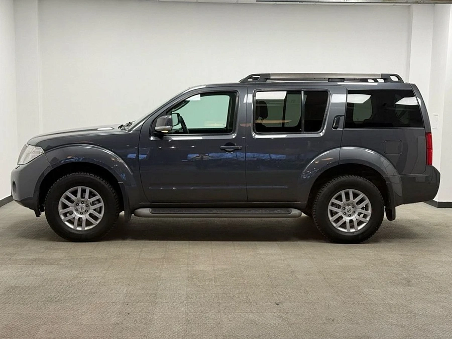 Nissan Pathfinder, 2011г., полный привод, механика