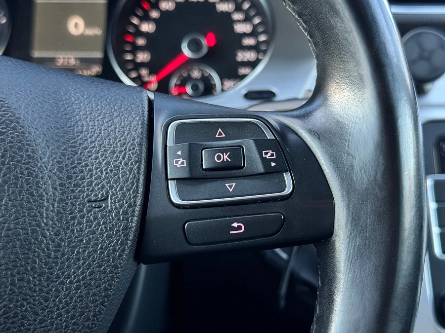 Volkswagen Passat, 2012г., передний привод, робот