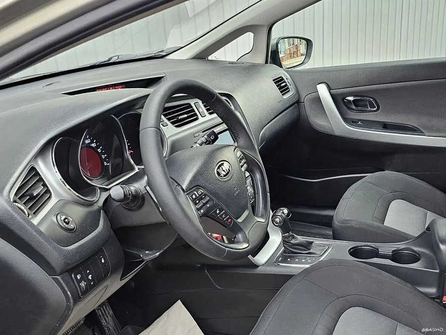 Kia Ceed, 2015г., передний привод, автомат