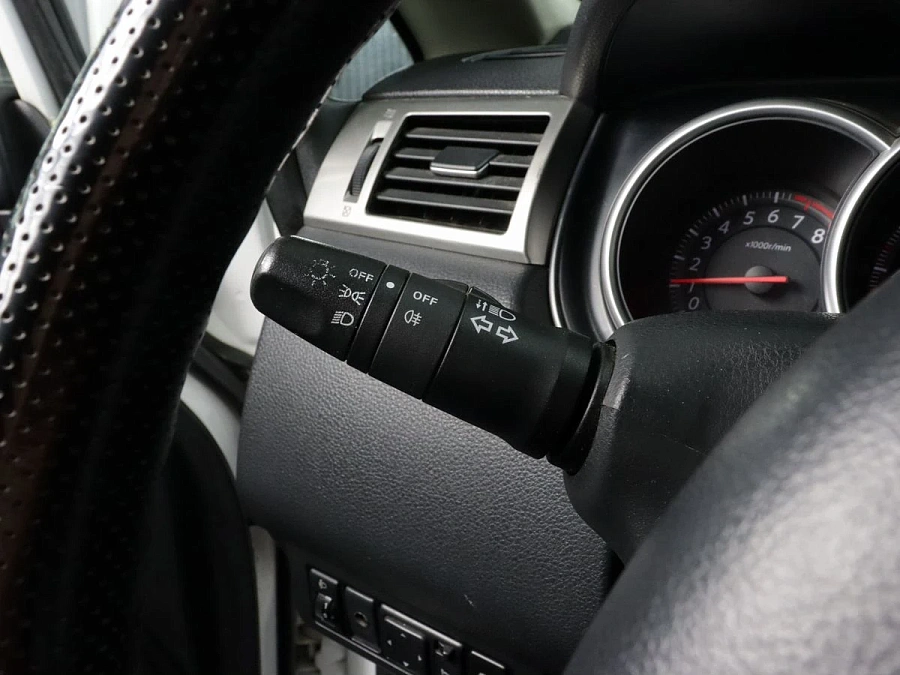 Nissan Tiida, 2013г., передний привод, механика