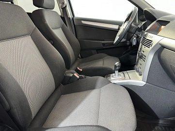 Opel Astra, 2011г, передний привод, робот