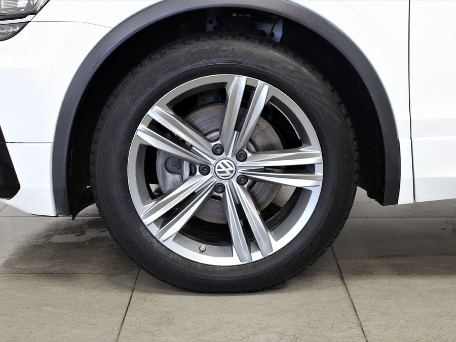 Volkswagen Tiguan, 2019г., передний привод, автомат